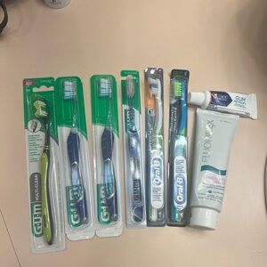 Oral-B & GUM Toothbrush and Fluoridex Toothpaste Bundle - White/Blue
